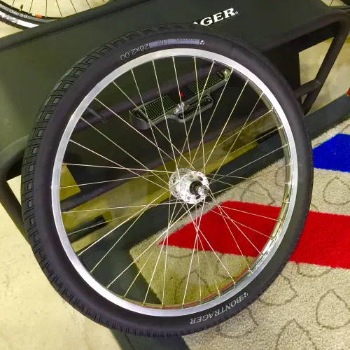 Complete bicycle wheel showing spoke pattern and hub